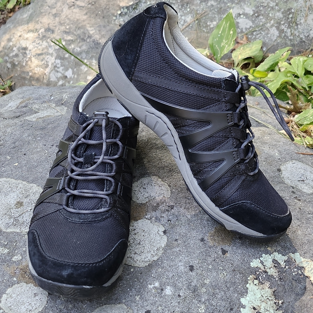 Dansko Henriette Sneaker Size EU 39 (US 8.5-9) Black/Black Suede